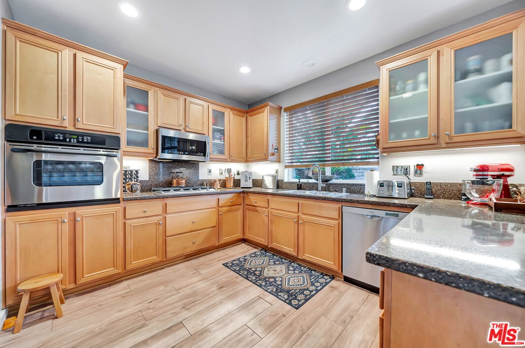 27122 Brown Oaks Way, Santa Clarita CA  91387-3894 exterior