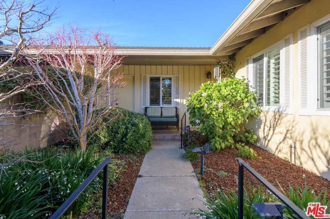 1362 Danielson Rd, Santa Barbara, CA 93108-2857