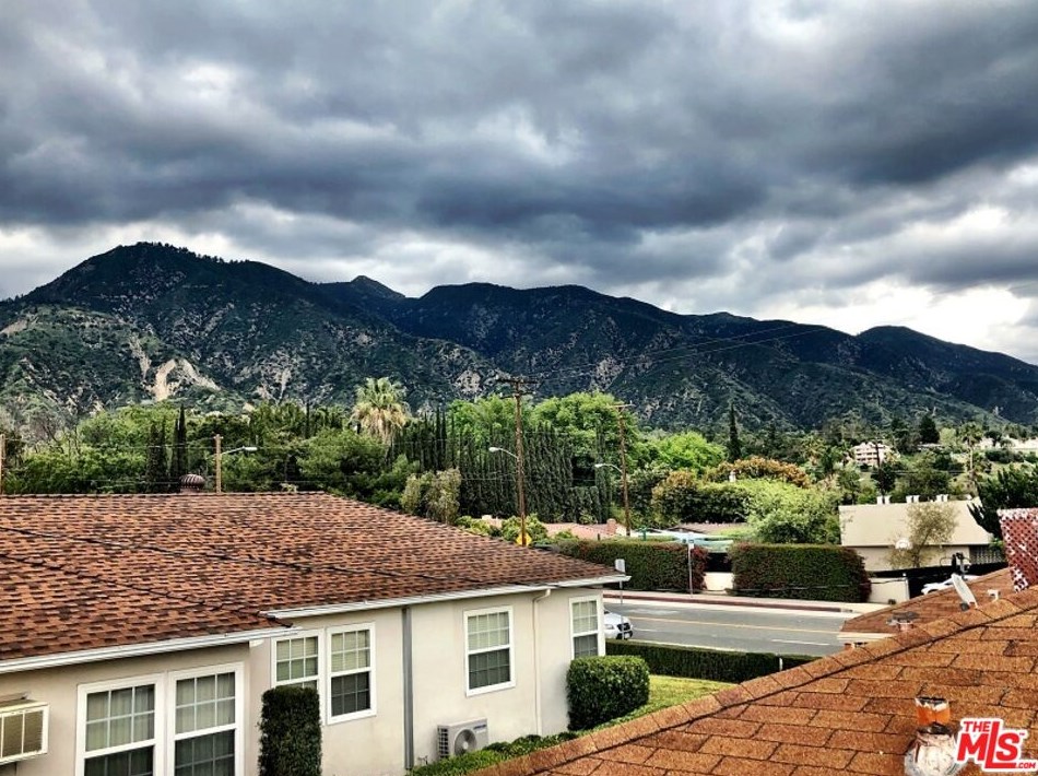 1429 Altadena Dr, Pasadena, CA 91107-1434