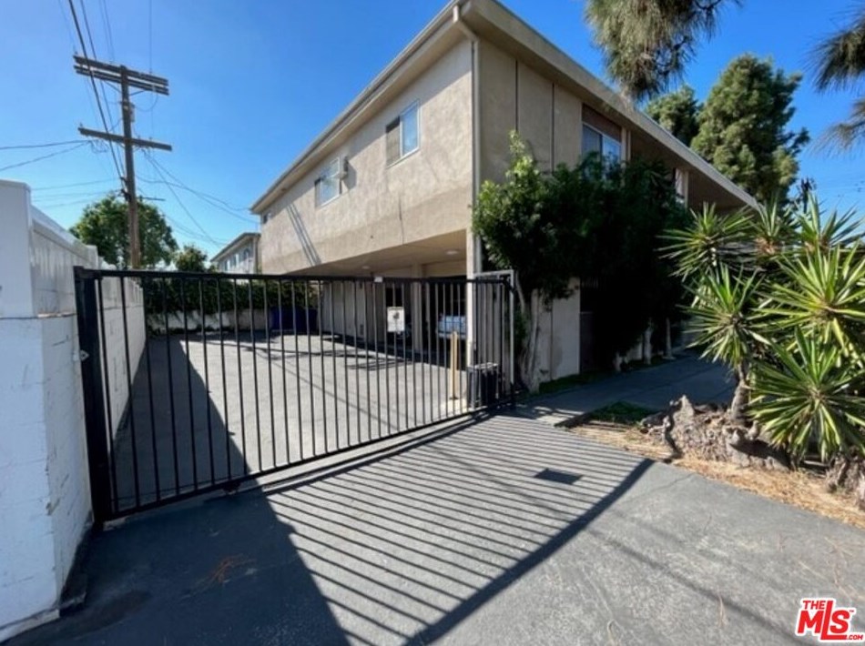 12020 Hamlin St, North Hollywood, CA 91606