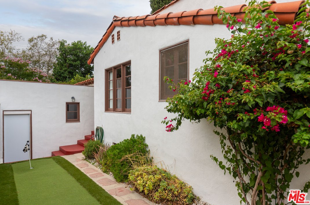 708 Cedar St, Glendale CA  91205-1807 exterior