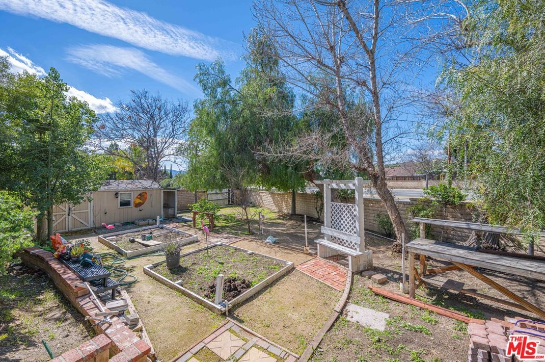 27533 Kenfel Dr, Santa Clarita CA  91350-1746 exterior