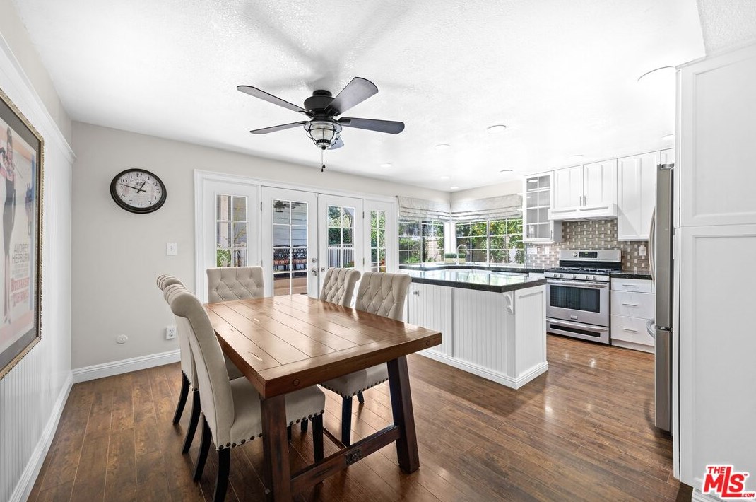 27533 Kenfel Dr, Santa Clarita CA  91350-1746 exterior