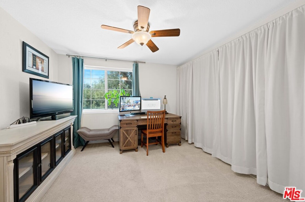 27533 Kenfel Dr, Santa Clarita CA  91350-1746 exterior