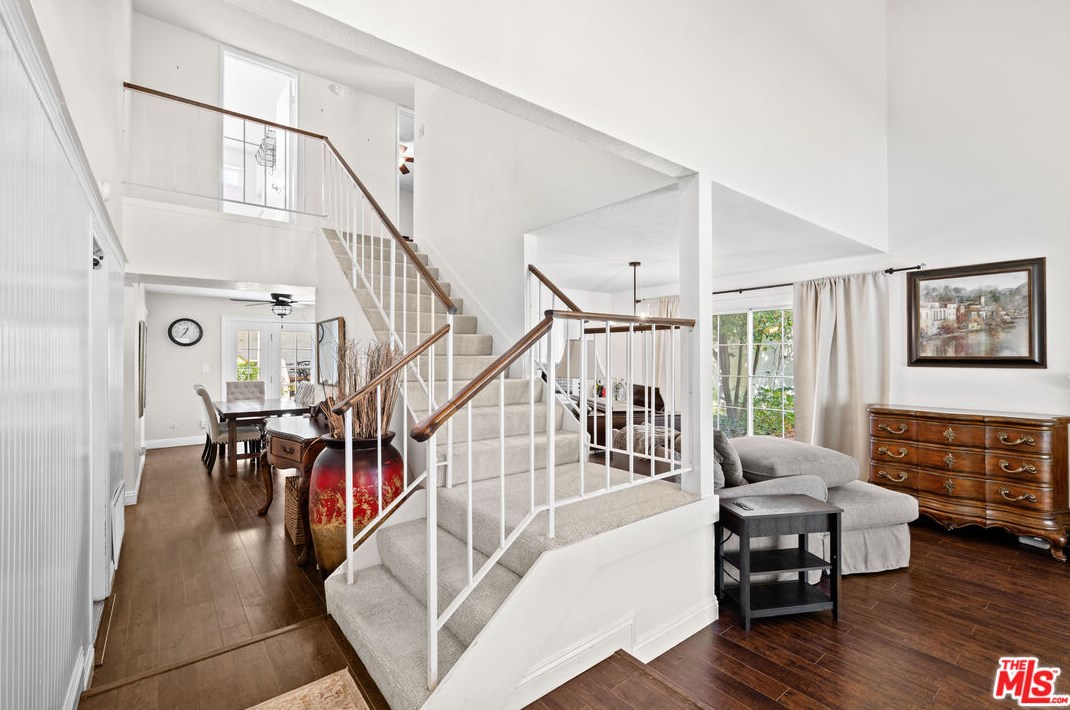 27533 Kenfel Dr, Santa Clarita CA  91350-1746 exterior