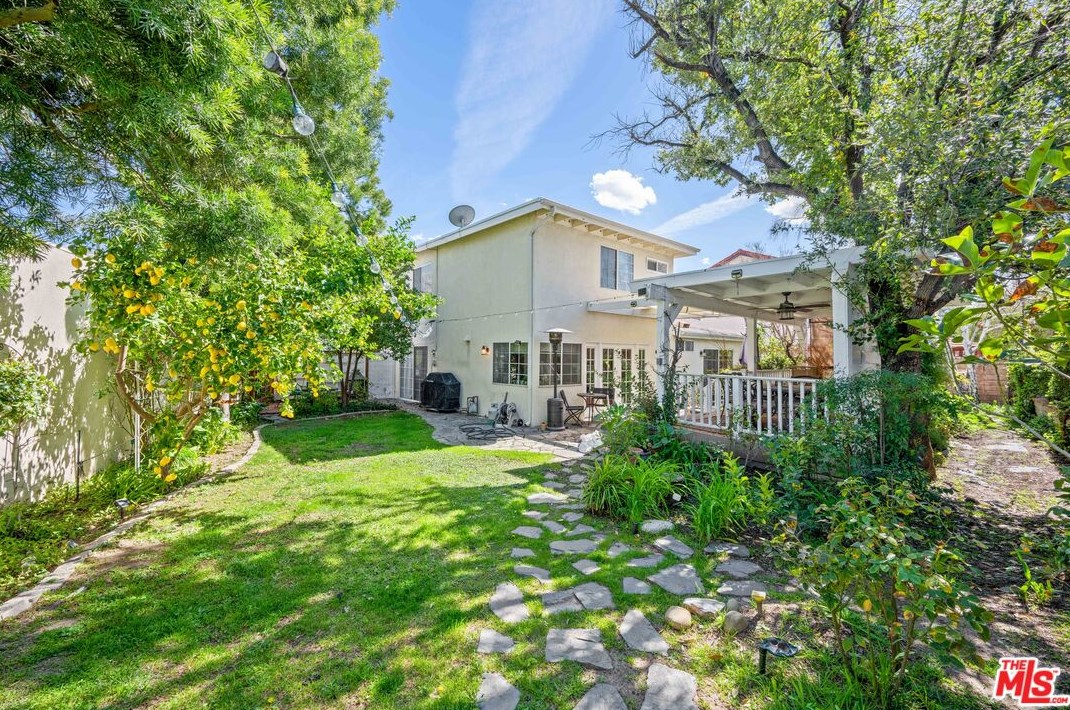 27533 Kenfel Dr, Santa Clarita CA  91350-1746 exterior