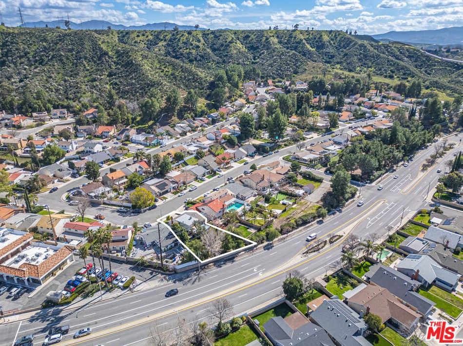 27533 Kenfel Dr, Santa Clarita CA  91350-1746 exterior