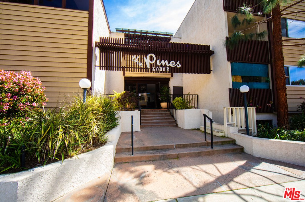 5950 Canterbury Dr, Los Angeles CA  90230-6759 exterior