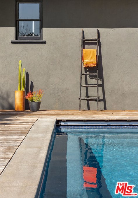 10684 Cranks Rd, Los Angeles CA  90230-5429 exterior