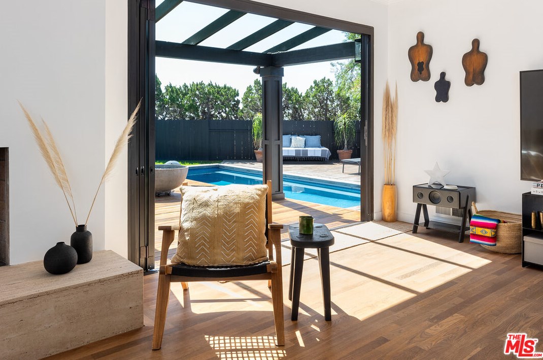 10684 Cranks Rd, Los Angeles CA  90230-5429 exterior