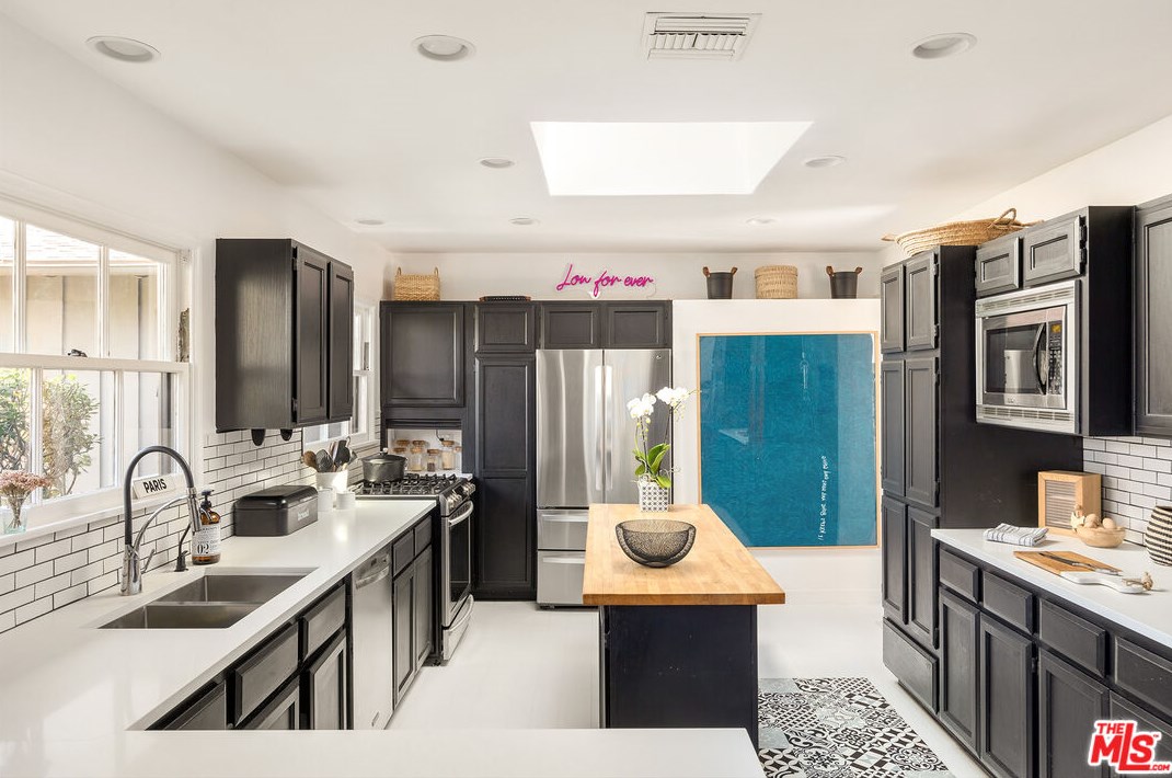 10684 Cranks Rd, Los Angeles CA  90230-5429 exterior