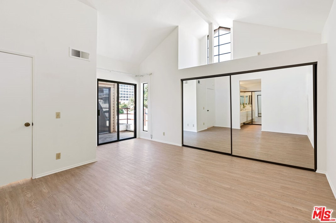 400 Louise St, Glendale CA  91205-1699 exterior