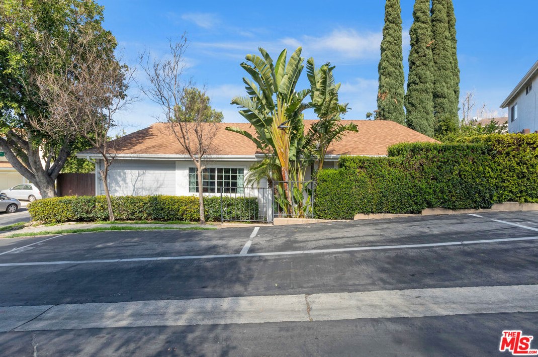 11462 Fox Hollow Ln, Los Angeles, CA 91331-1461