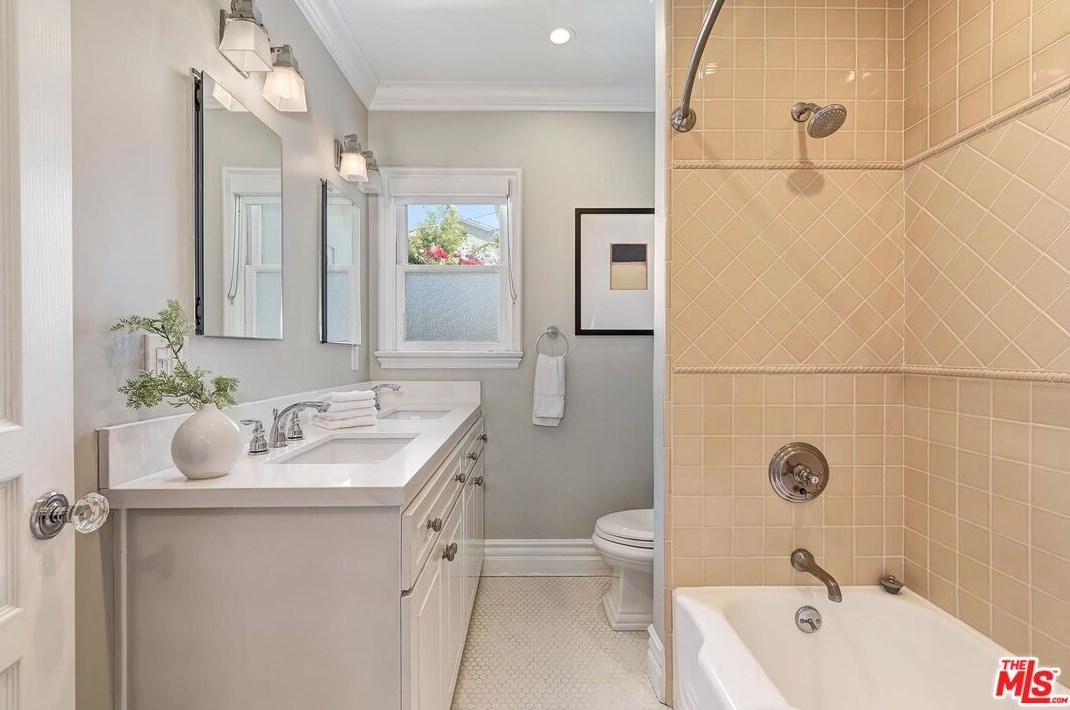 11366 Farlin St, Los Angeles CA  90049-3014 exterior