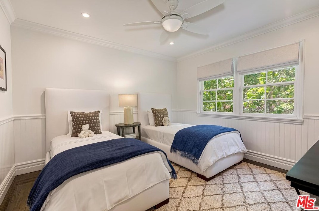 11366 Farlin St, Los Angeles CA  90049-3014 exterior