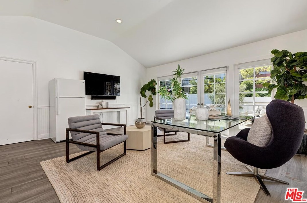 11366 Farlin St, Los Angeles CA  90049-3014 exterior