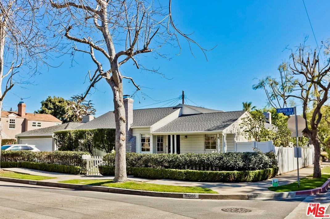 11366 Farlin St, Los Angeles CA  90049-3014 exterior