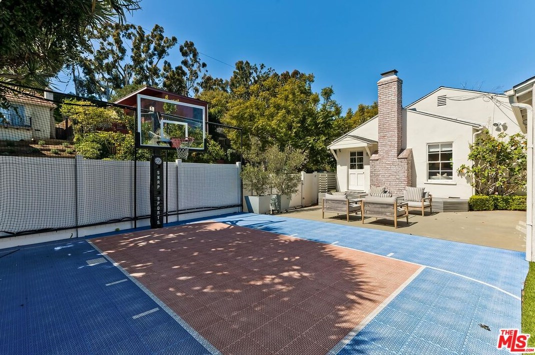 11366 Farlin St, Los Angeles CA  90049-3014 exterior