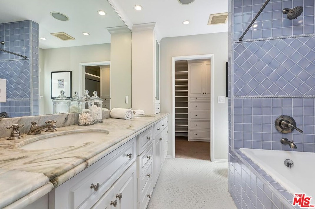 11366 Farlin St, Los Angeles CA  90049-3014 exterior