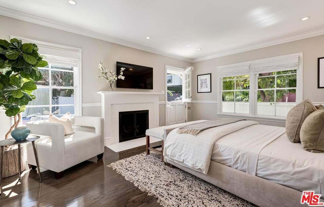 11366 Farlin St, Los Angeles CA  90049-3014 exterior