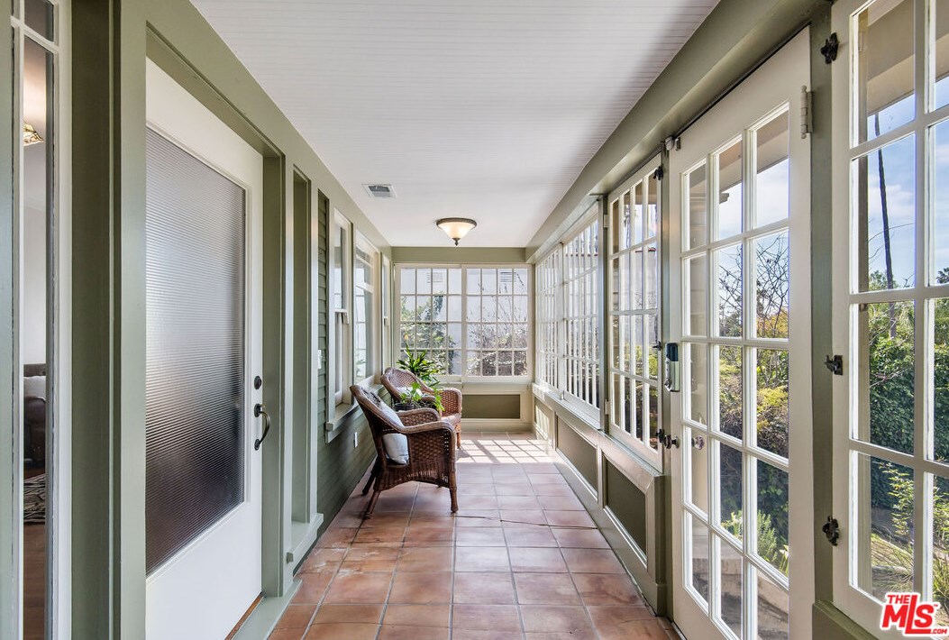 1402 Benton Way, Los Angeles, CA 90026-2217