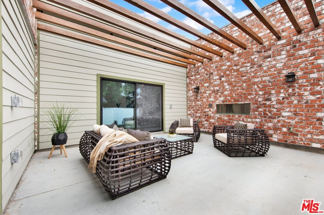 6538 Meridian St, Los Angeles CA  90042-2939 exterior