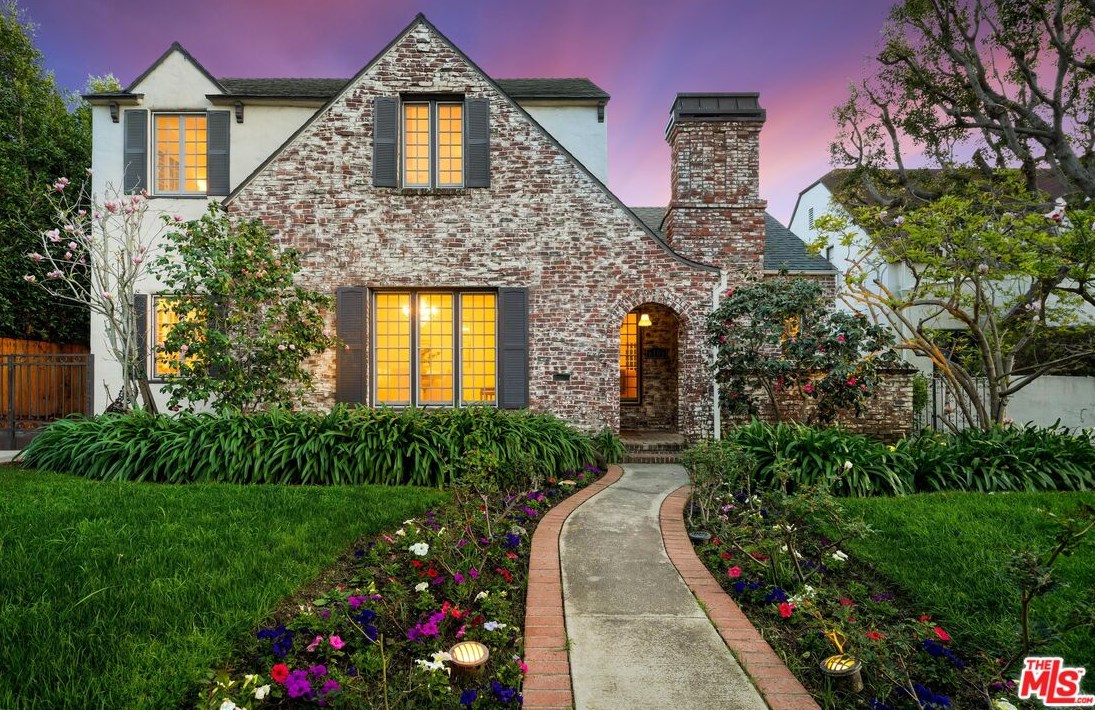 6108 Barrows Dr, Los Angeles, CA 90048-5302