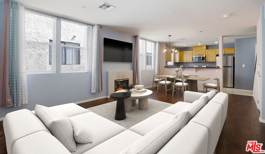 14806 Burbank Blvd #3, Van Nuys, CA 91411