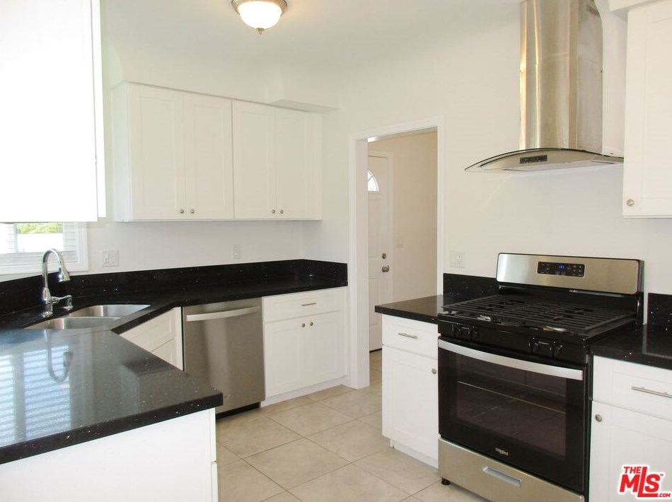 751 111th St, Los Angeles CA  90044-4234 exterior