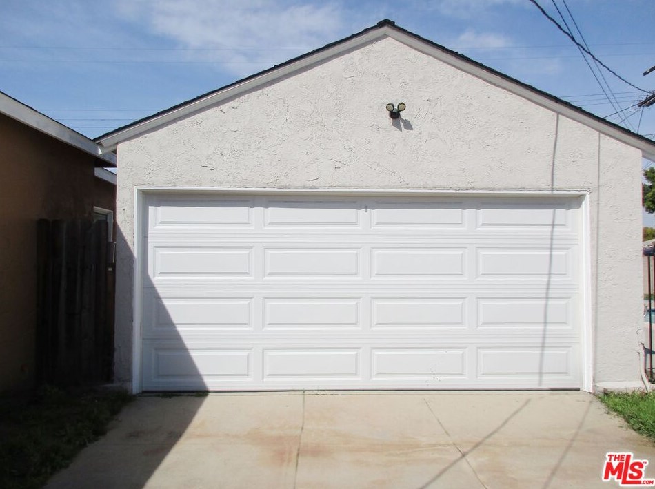 751 111th St, Los Angeles CA  90044-4234 exterior