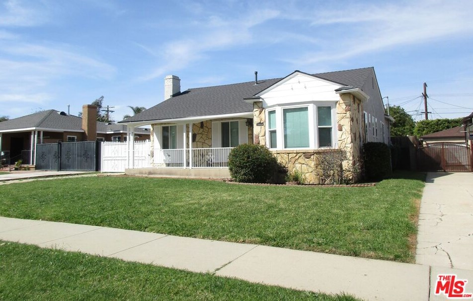751 111th St, Los Angeles CA  90044-4234 exterior