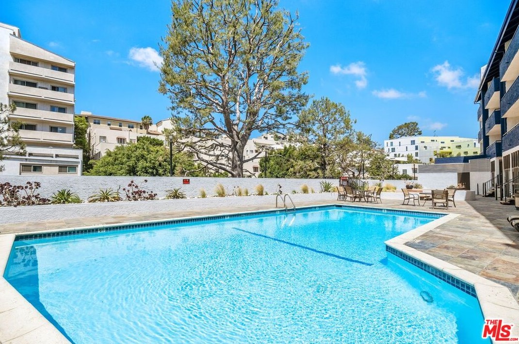 10982 Roebling Ave, Los Angeles CA  90024-2753 exterior