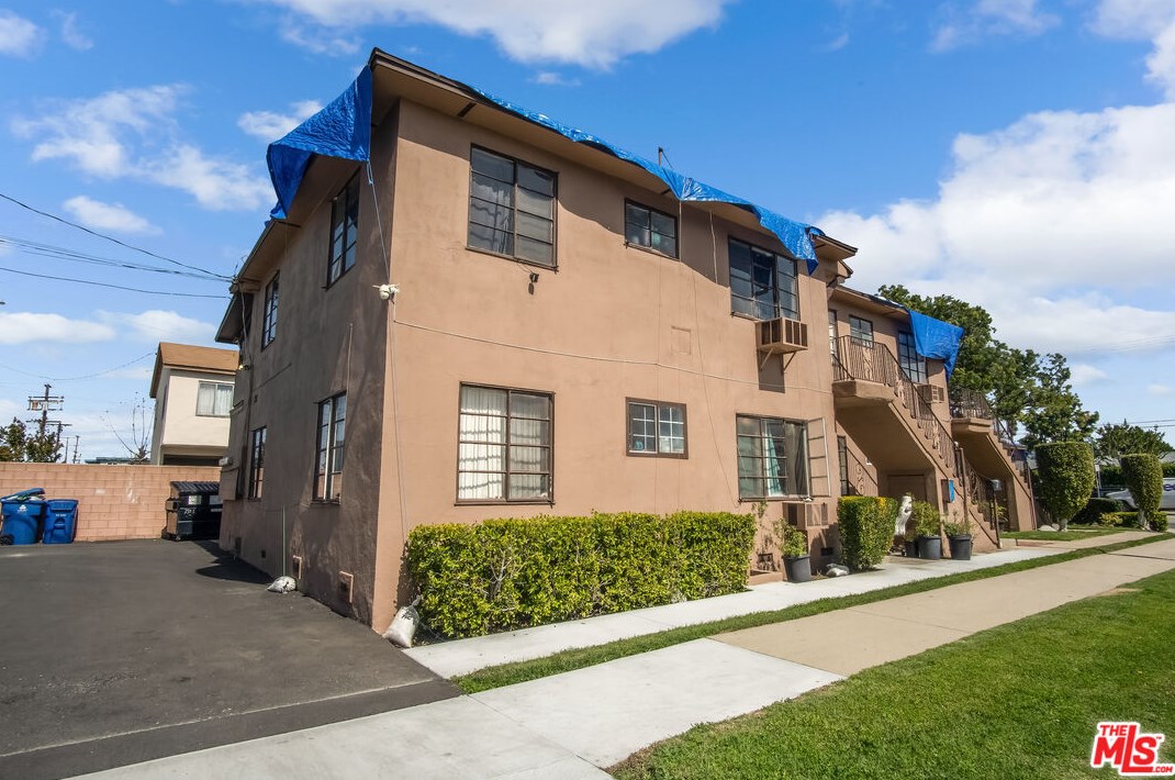 7303 Woodley Ave, Van Nuys, CA 91406