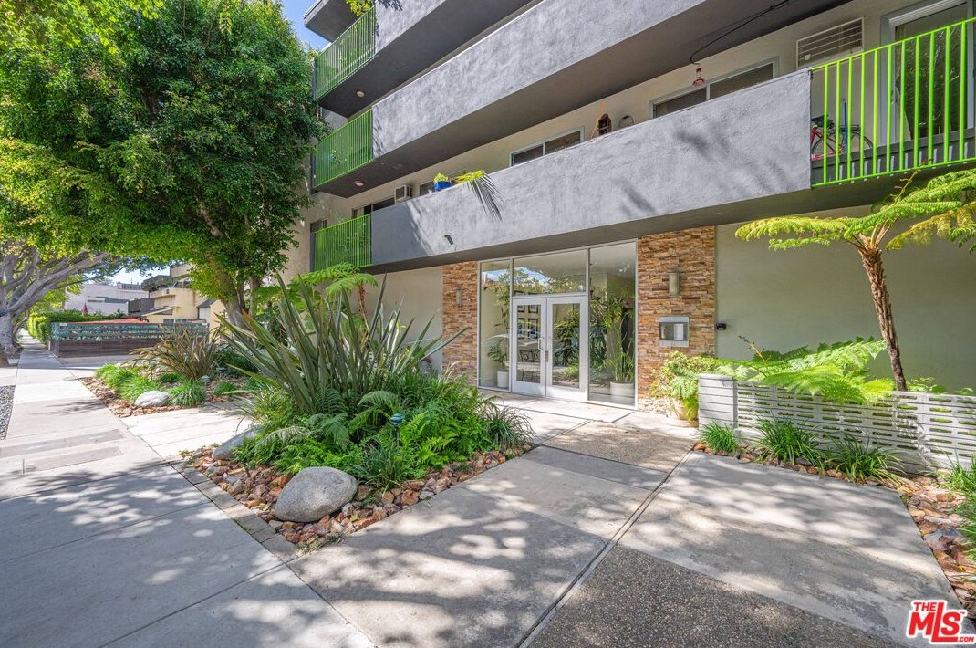 645 Westmount Dr #307, Los Angeles, CA 90069