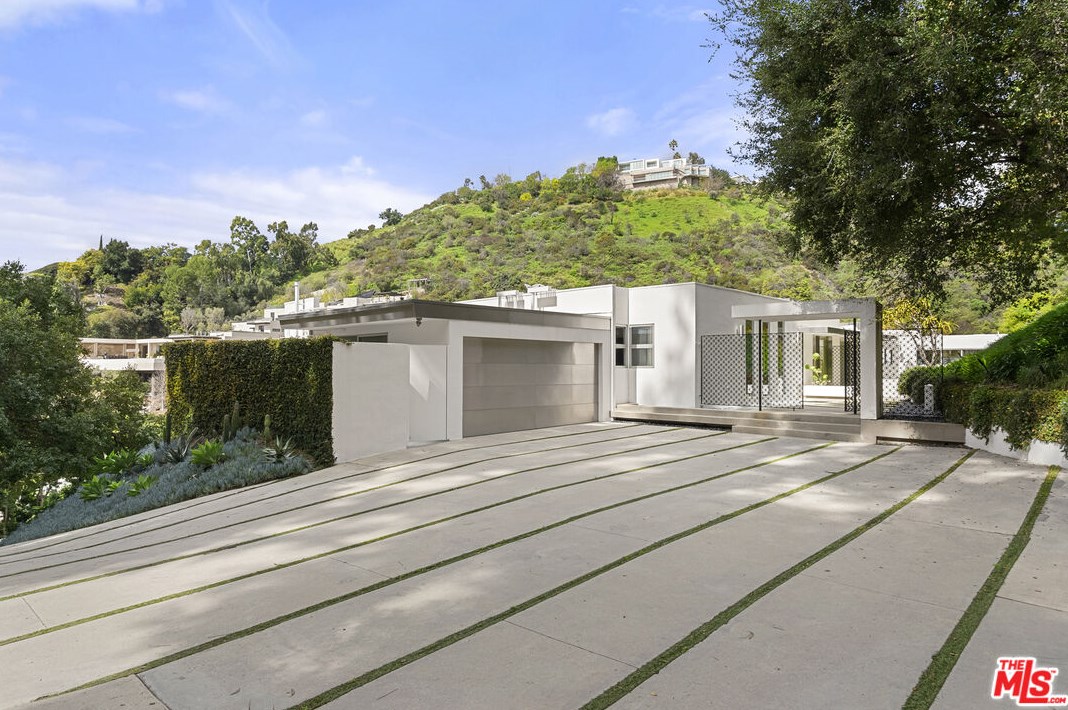 10899 Chalon Rd, Los Angeles CA  90077-3219 exterior