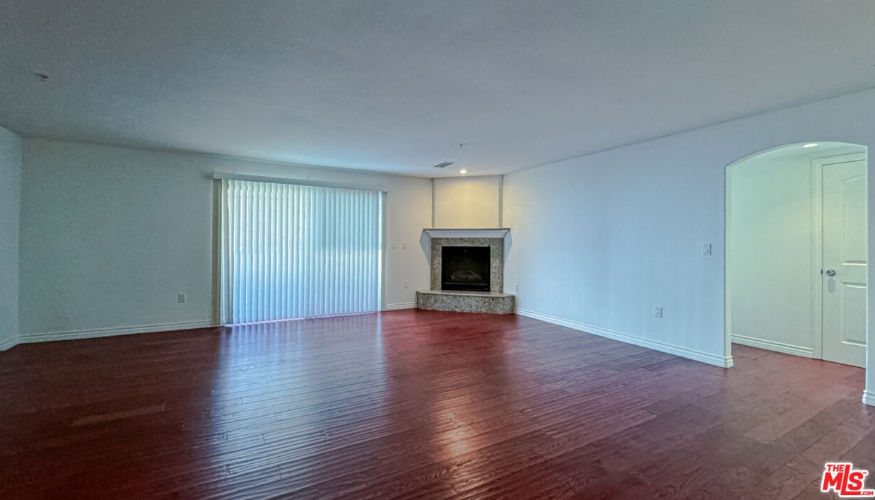 4733 Elmwood Ave, Los Angeles, CA 90004-3062
