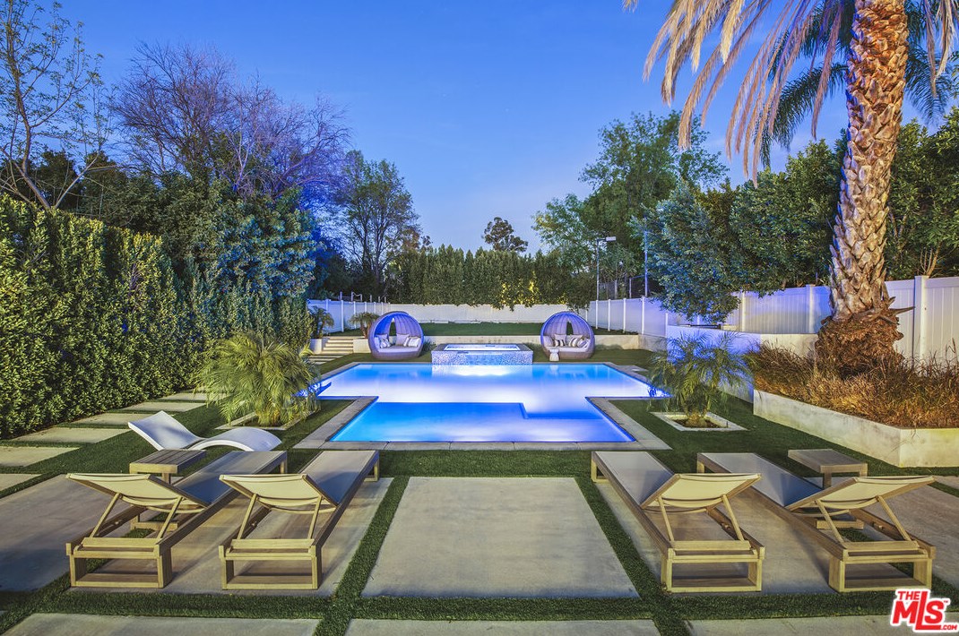 5162 Otis Ave, Los Angeles CA  91356-4210 exterior