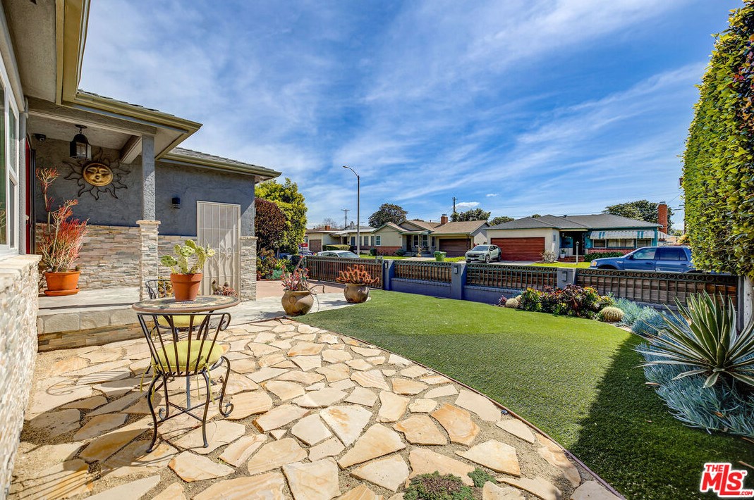 12115 Alberta Dr, Los Angeles CA  90230-5903 exterior