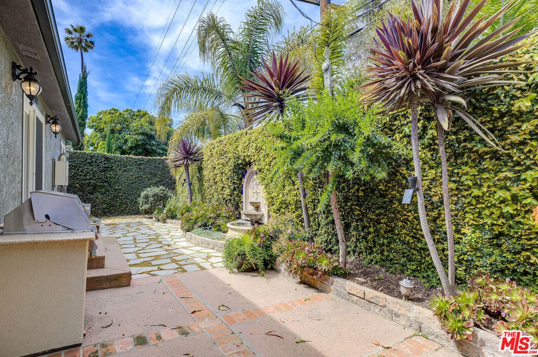 12115 Alberta Dr, Los Angeles CA  90230-5903 exterior