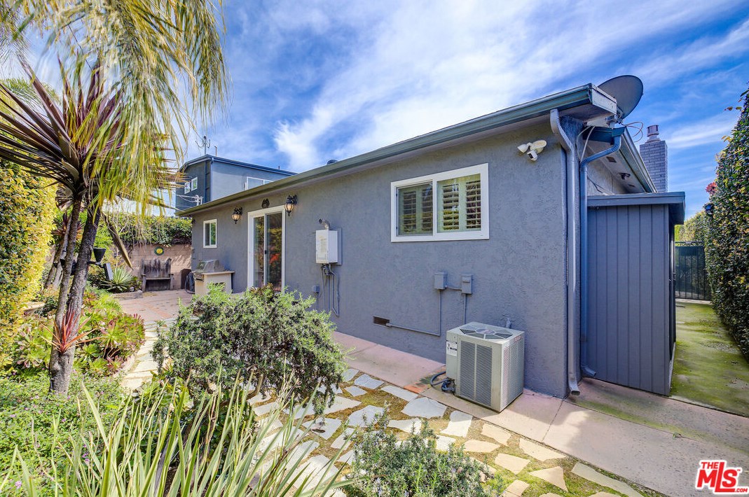 12115 Alberta Dr, Los Angeles CA  90230-5903 exterior