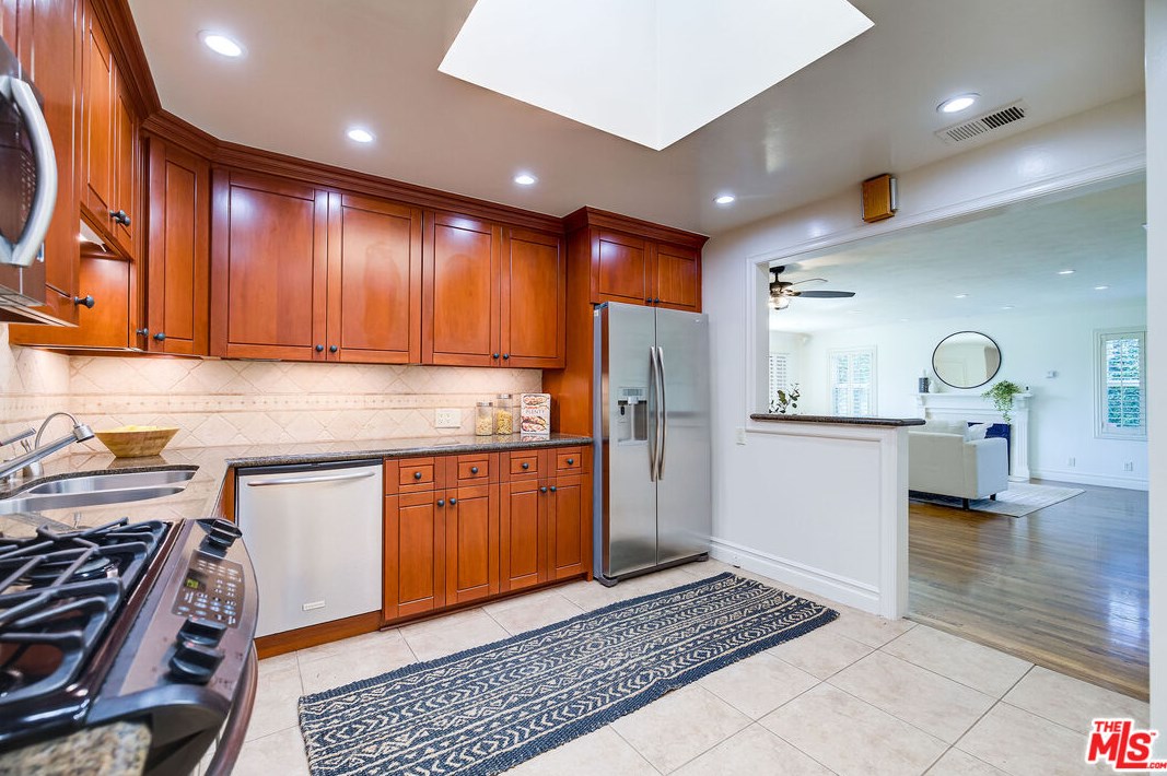 12115 Alberta Dr, Los Angeles CA  90230-5903 exterior