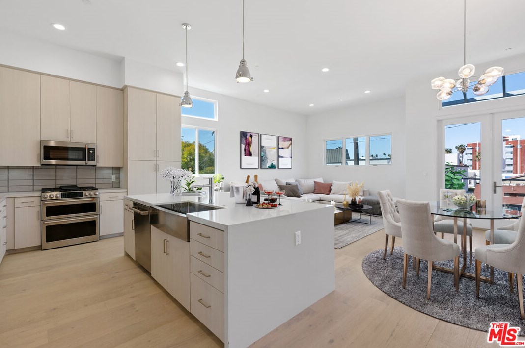 1746 Garfield Pl, Los Angeles CA  90028-5904 exterior