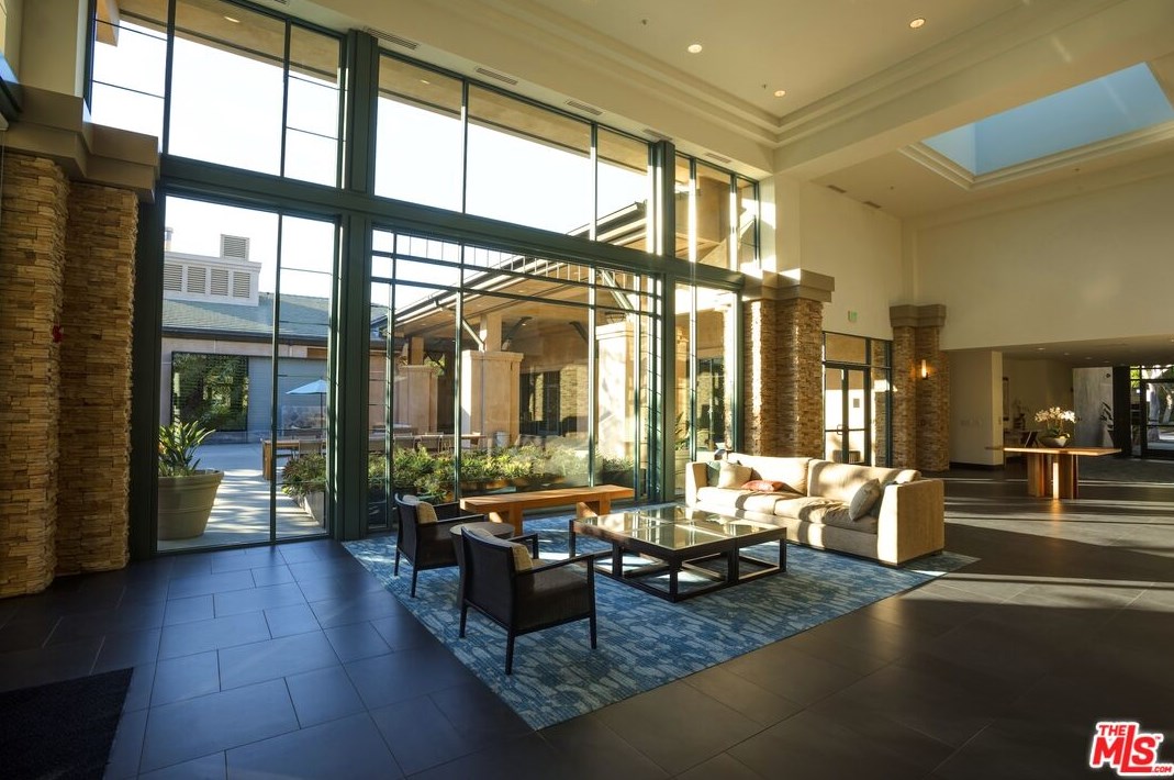 6020 Seabluff Dr, Los Angeles CA  90094-2252 exterior