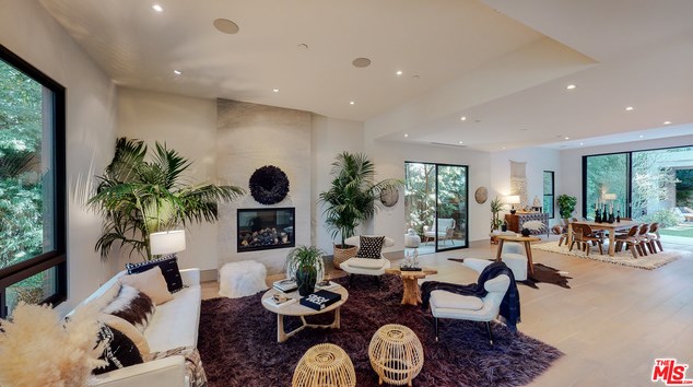 701 Huntley Dr, Los Angeles CA  90069-5008 exterior