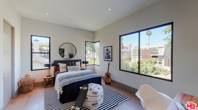 701 Huntley Dr, Los Angeles CA  90069-5008 exterior