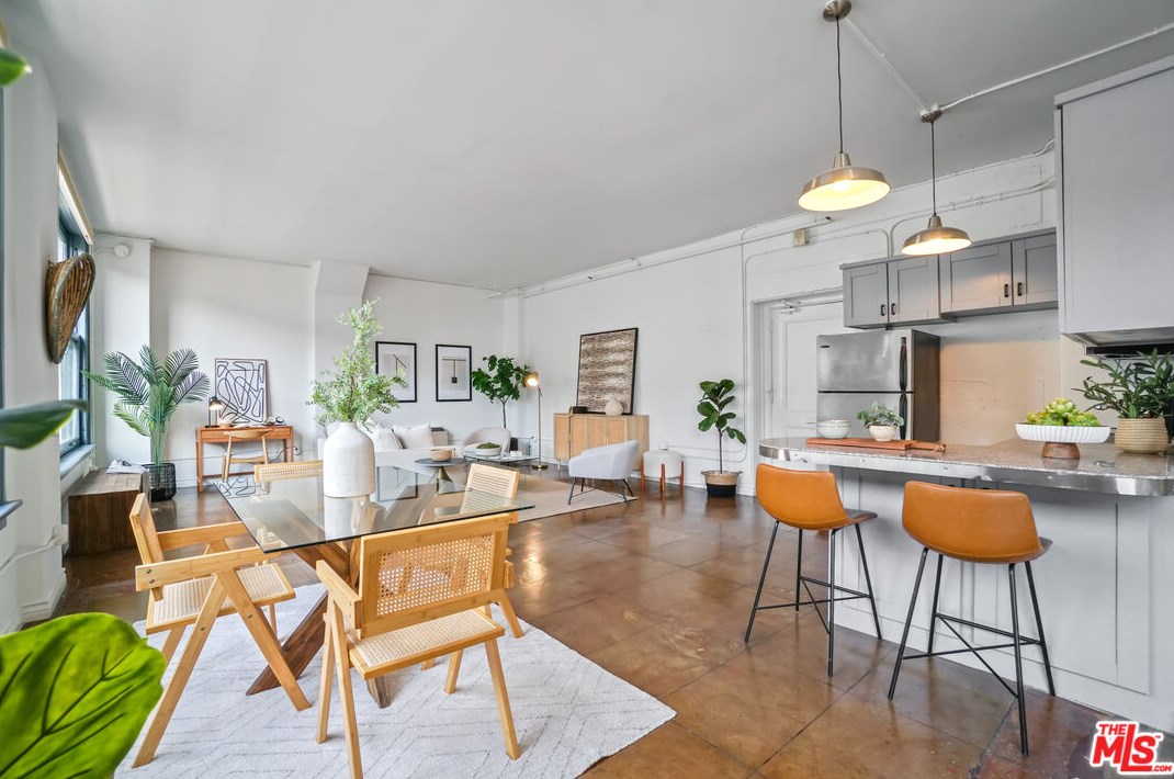 215 W 7th St #1106, Los Angeles, CA 90014