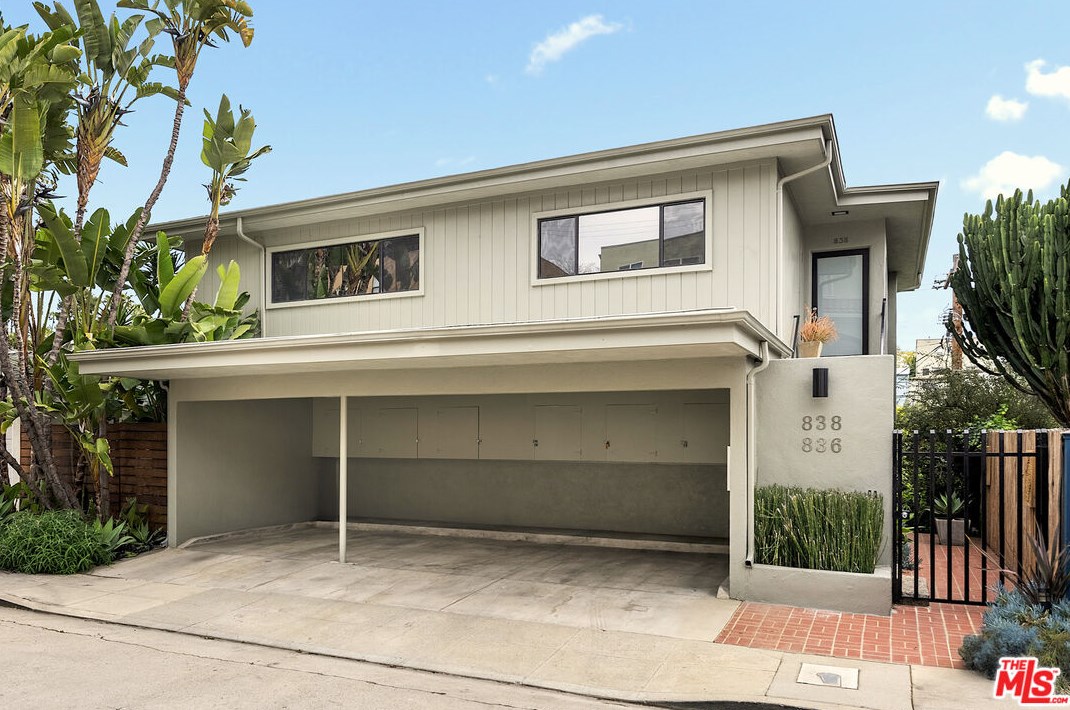836 Kodak Dr, Los Angeles, CA 90026-2708