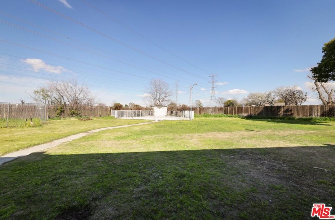 11100 Dee Dee Ct, Bakersfield CA  93312-3204 exterior