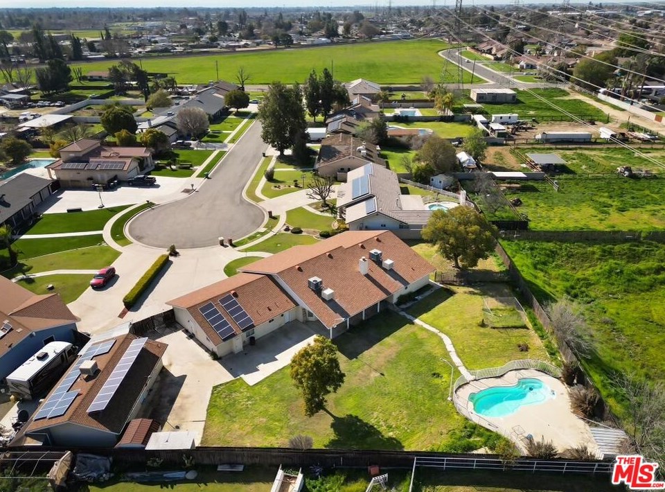 11100 Dee Dee Ct, Bakersfield CA  93312-3204 exterior