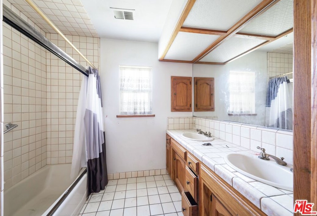 11100 Dee Dee Ct, Bakersfield CA  93312-3204 exterior